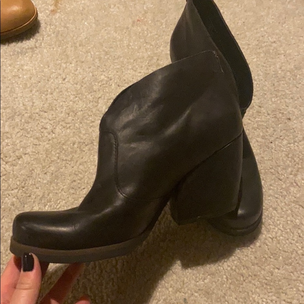 Korks black leather boots. 8.5